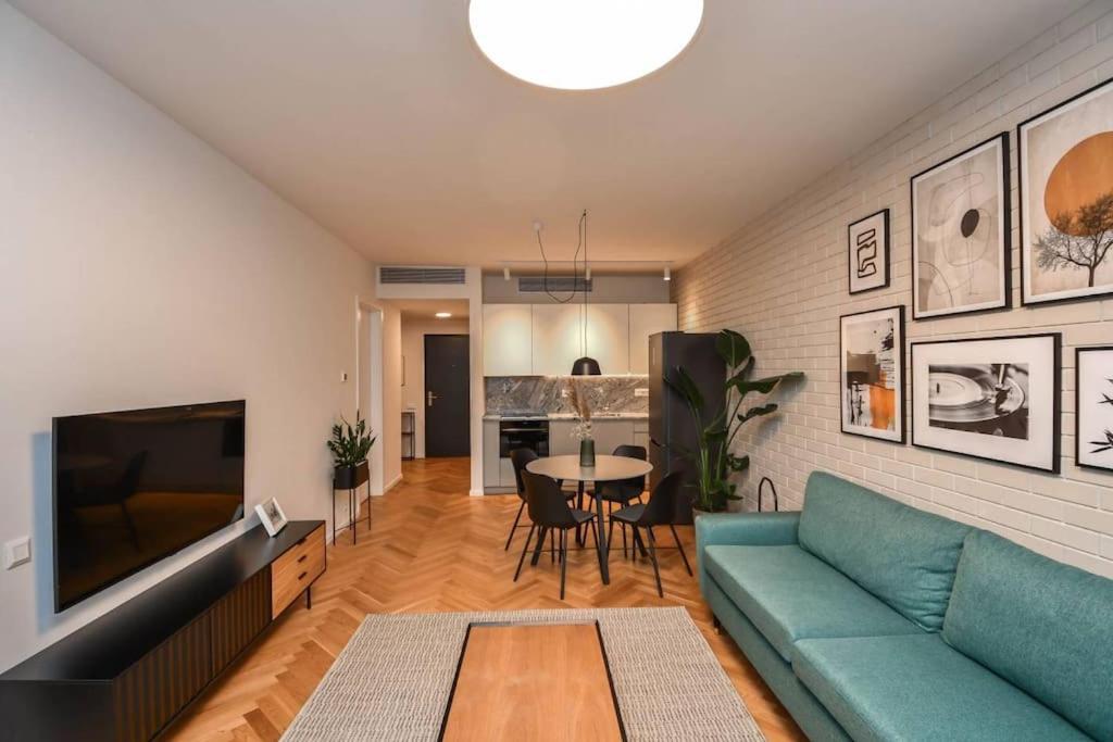 Skypark Luxury Apartment With Skyline View & Free Parking Братислава Экстерьер фото