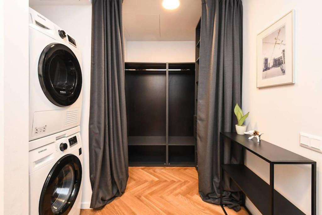 Skypark Luxury Apartment With Skyline View & Free Parking Братислава Экстерьер фото