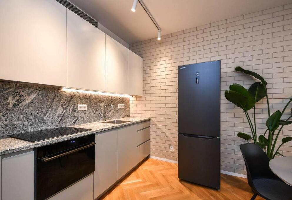 Skypark Luxury Apartment With Skyline View & Free Parking Братислава Экстерьер фото