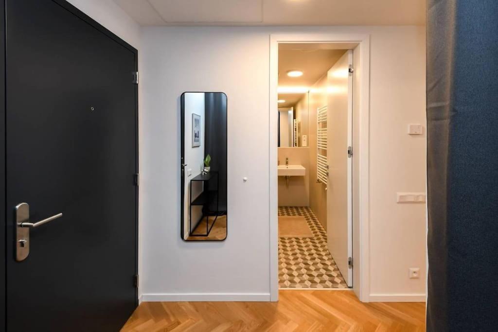 Skypark Luxury Apartment With Skyline View & Free Parking Братислава Экстерьер фото
