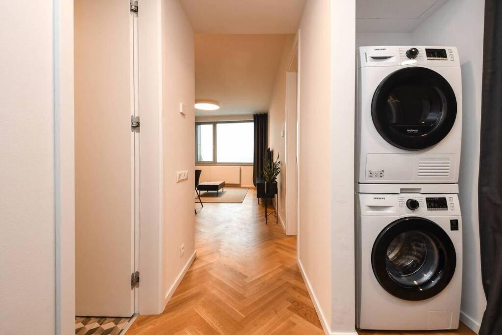 Skypark Luxury Apartment With Skyline View & Free Parking Братислава Экстерьер фото