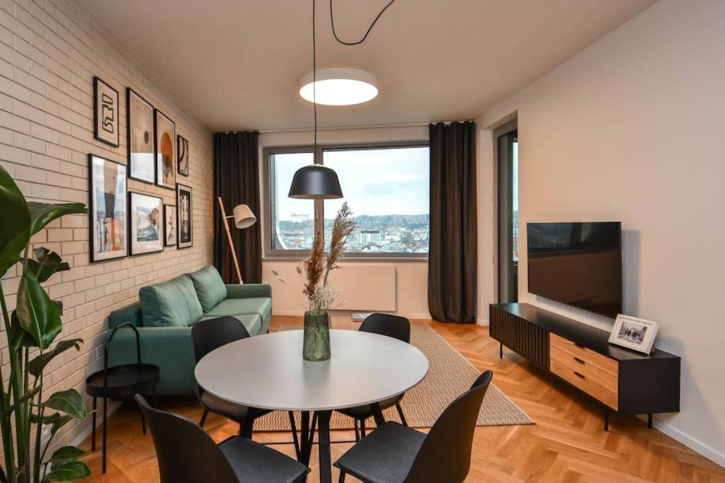 Skypark Luxury Apartment With Skyline View & Free Parking Братислава Экстерьер фото