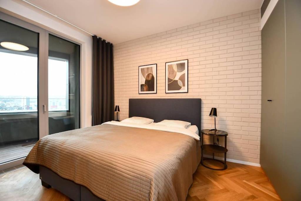 Skypark Luxury Apartment With Skyline View & Free Parking Братислава Экстерьер фото