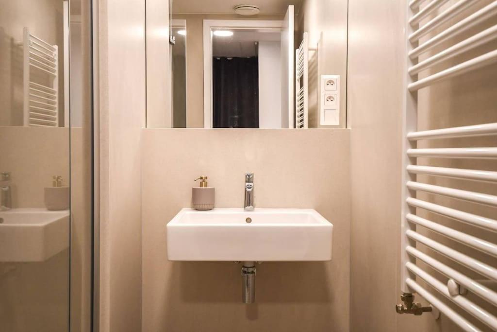 Skypark Luxury Apartment With Skyline View & Free Parking Братислава Экстерьер фото