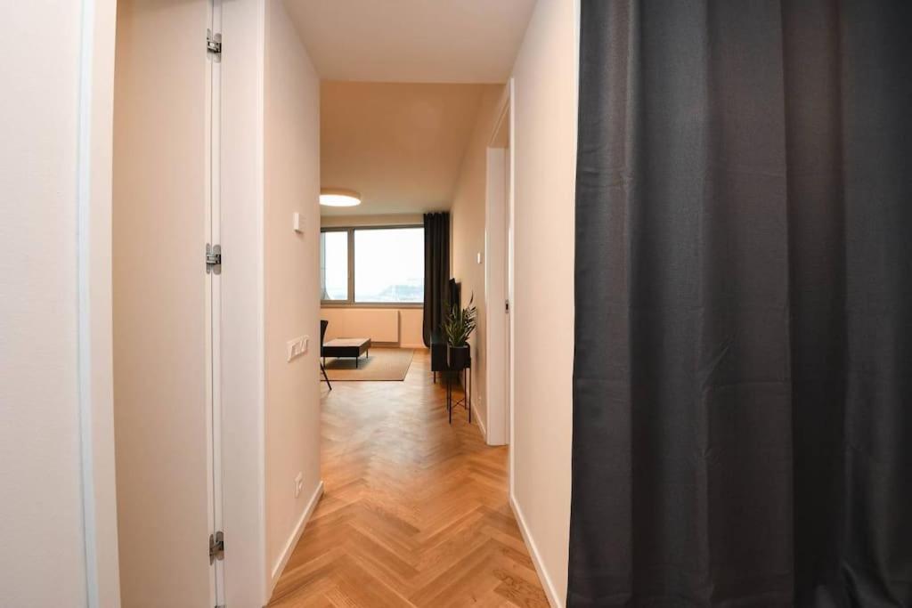 Skypark Luxury Apartment With Skyline View & Free Parking Братислава Экстерьер фото