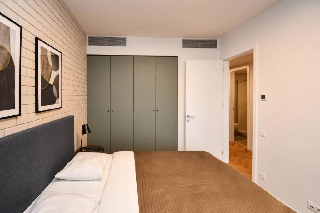 Skypark Luxury Apartment With Skyline View & Free Parking Братислава Экстерьер фото