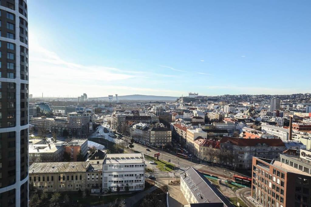 Skypark Luxury Apartment With Skyline View & Free Parking Братислава Экстерьер фото