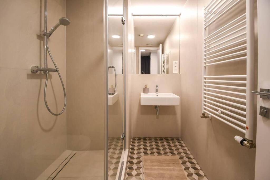 Skypark Luxury Apartment With Skyline View & Free Parking Братислава Экстерьер фото