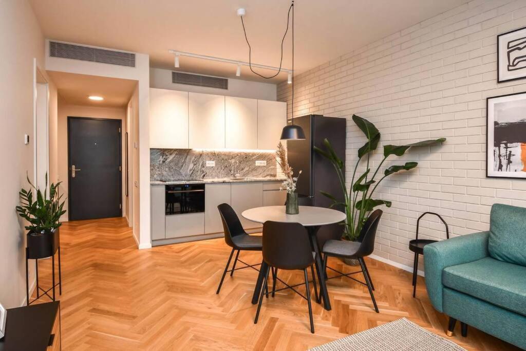 Skypark Luxury Apartment With Skyline View & Free Parking Братислава Экстерьер фото