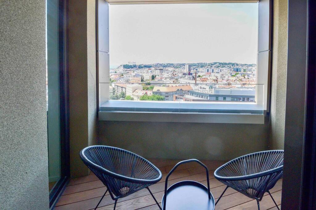 Skypark Luxury Apartment With Skyline View & Free Parking Братислава Экстерьер фото