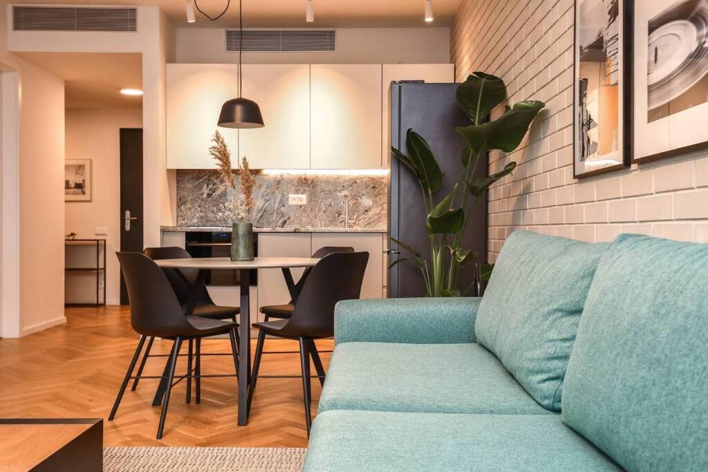 Skypark Luxury Apartment With Skyline View & Free Parking Братислава Экстерьер фото